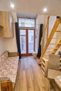 Garzonka Gallery nest