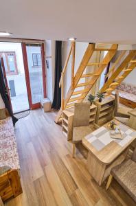 Garzonka Gallery nest