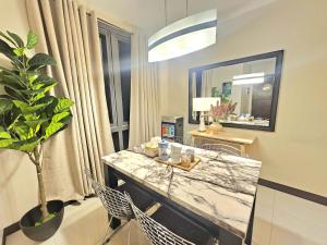 Soft Glam 2BR Greenbelt Hamilton