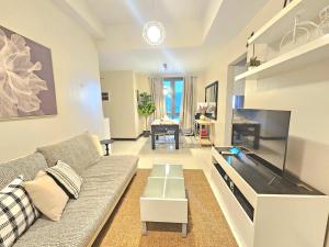 Soft Glam 2BR Greenbelt Hamilton