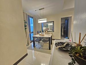 Soft Glam 2BR Greenbelt Hamilton