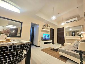 Soft Glam 2BR Greenbelt Hamilton