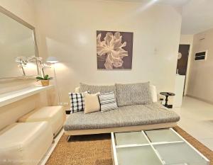 Soft Glam 2BR Greenbelt Hamilton