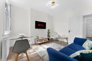 Spacious City Home En-Suites Sleeps 6 - Perfect for Contractors Business Travelers and Families - Free Parking