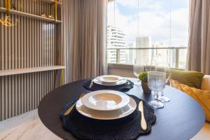 1902 - Studio Versace com design exclusivo, completo com ar condicionado e workspace - Próximo ao parque Ibirapuera