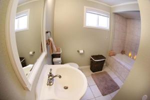 Large Family Pool Home 25 Miles To Disney w3 King Beds!!!