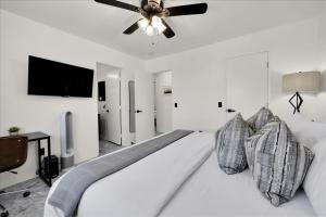 4BR2BA Retreat with Sweeping Mountain Views and Seamless Indoor-Outdoor Living