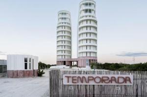 Oceanfront Condo with Pool and Views Telchac | Depto B52