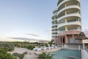 Oceanfront Condo with Pool and Views Telchac | Depto B52