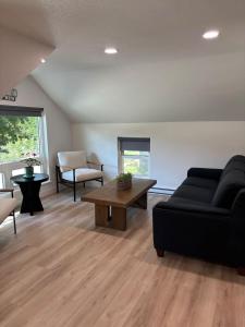 Cozy Retreat Near Spirit Lake 1 BD Sleeps 4