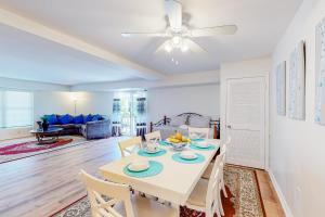 Second-floor condo with full kitchen, washerdryer, central AC, & boat slip use