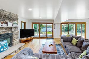 Lakefront home with two kitchens, a dock, firepit, & pontoon