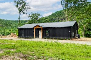 White River Retreat! Family Cabin