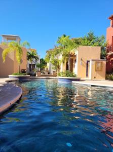 Casa Juanchi Mountain views and just steps from restaurants, pool, and the beach of Loreto Bay