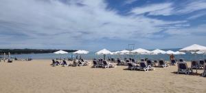 Beachfront Family Apartment for 8 Guests Obzor