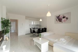 Villa Sendi & Sandy Luxury with a pool