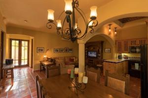 Perfect Home steps from Community pool, beach and Wine Bar in Founders