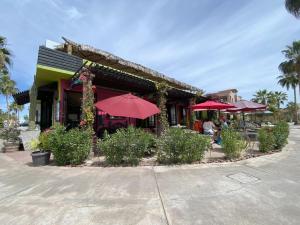 Perfect Home steps from Community pool, beach and Wine Bar in Founders