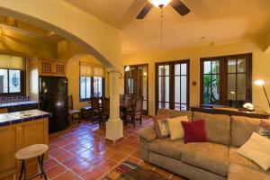 Perfect Home steps from Community pool, beach and Wine Bar in Founders