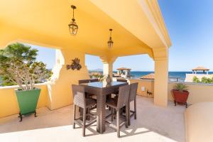 Beautiful custom Home Amazing Ocean View