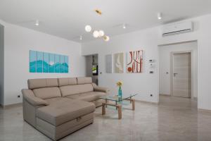 Luxury Apartments VIN with Pool & Sea View