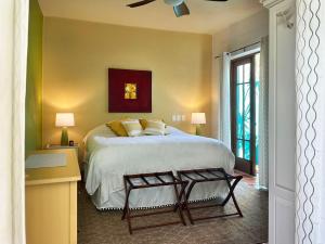 Newly renovated Home- 5 steps from LAP pool