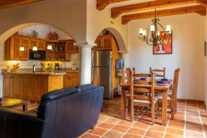 Beautiful home in Founder - A close walk to the beach and Wine cellar