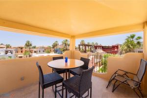 Oceanview Escape with Rooftop Terrace & Mountain Views Welcome to your perfect coastal retreat!