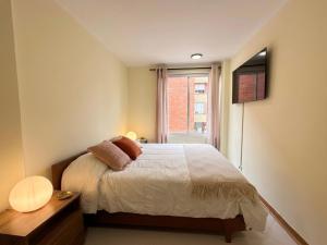 Modern and bright apartment - In front of the UPB & La 70