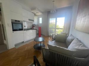 Apartment 2 BDR with Terace and Parking