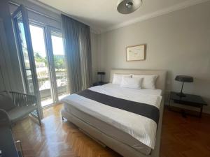 Apartment 2 BDR with Terace and Parking