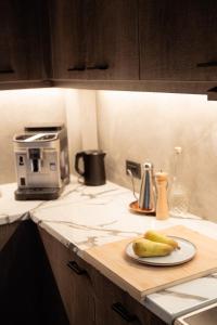 Athos Retreat - Birds Nest Suite