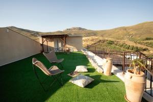 Athos Retreat - Birds Nest Suite