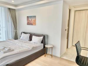 Sukhumvit 11 #Luxury #Pool #Gym #BTS Nana&MRT Sukhumvit #2BR #Max4ppl