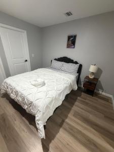 Evergreen Stylish Newly Updated Apartment