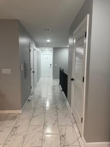 Evergreen Stylish Newly Updated Apartment