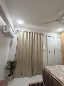Cozy 1BHK Near Prem Mandir - Ramya Kunj