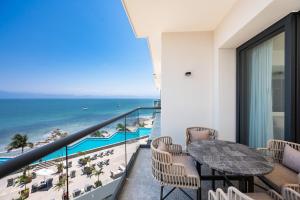 Zantamar right on the beach 408B