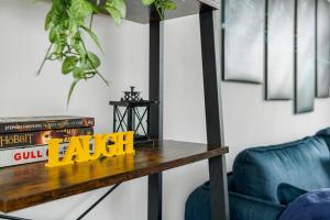 5BR House with private driveway near City Centre and Wollaton Park - sleeps 10