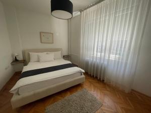 2 BDR Apartment with nice Terrace and Parking