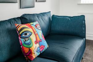 5BR House with private driveway near City Centre and Wollaton Park - sleeps 10
