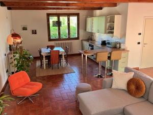 Dozza Getaway with vineyard views, fast Wifi, free parking