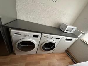 Schöne 75qm Wohnung, zentral, ruhig, 2 Schlafzimmer und Küche, Home Office