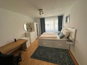 Schöne 75qm Wohnung, zentral, ruhig, 2 Schlafzimmer und Küche, Home Office