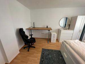 Schöne 75qm Wohnung, zentral, ruhig, 2 Schlafzimmer und Küche, Home Office