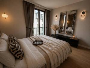 Golden Trio Apartment