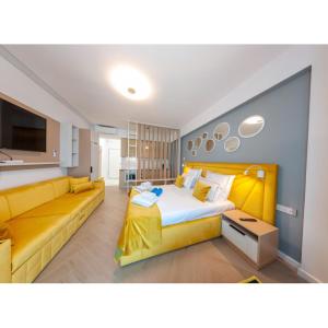 Studio Golden by Summer Smile RO