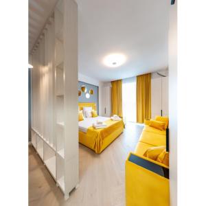 Studio Golden by Summer Smile RO