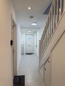 Apartment Sleeps 2 with Parking
