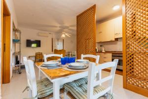 Villa Nettuno-Vista Tavolara within walking distance of the sea